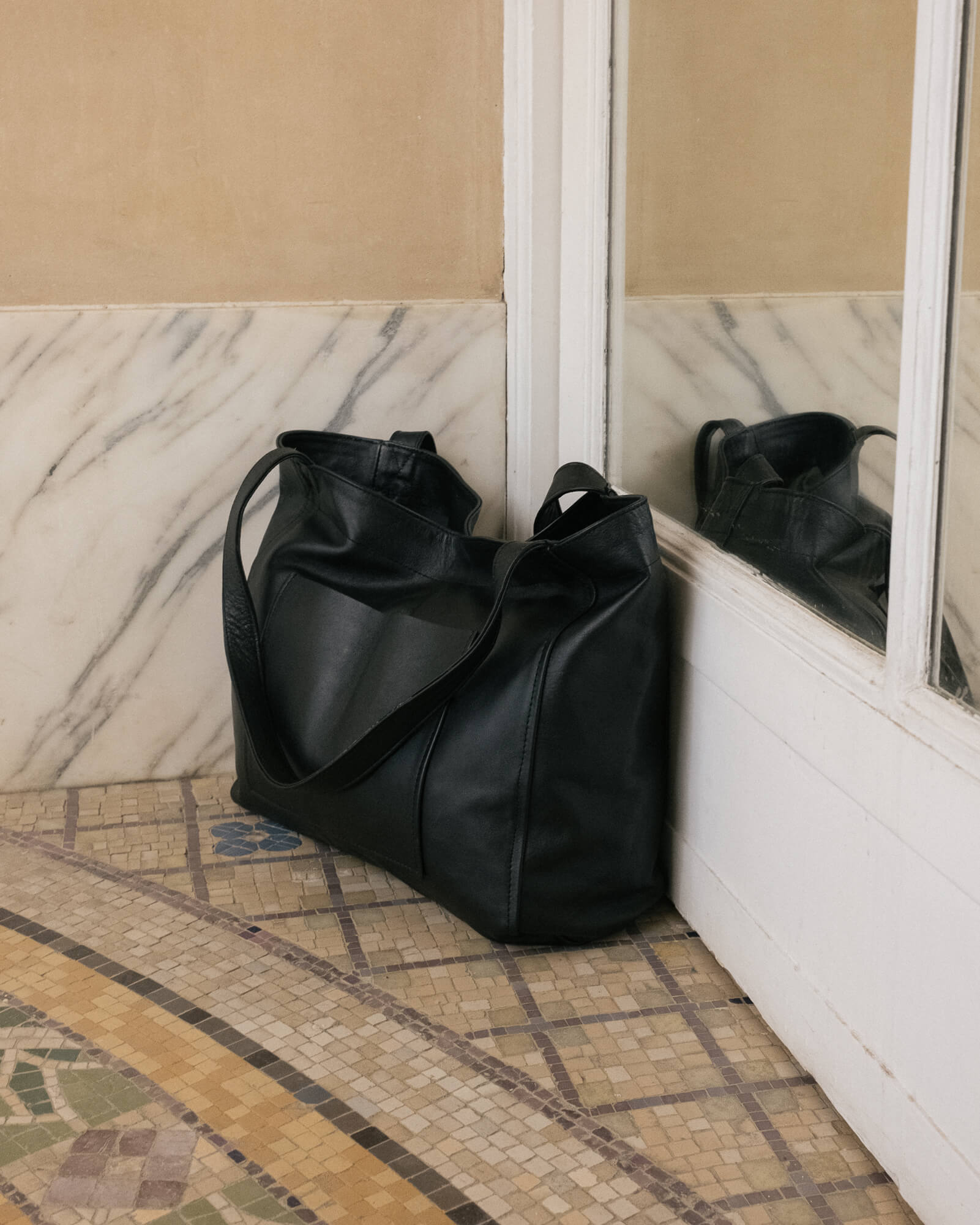 Soft Leather Maxi Tote Black