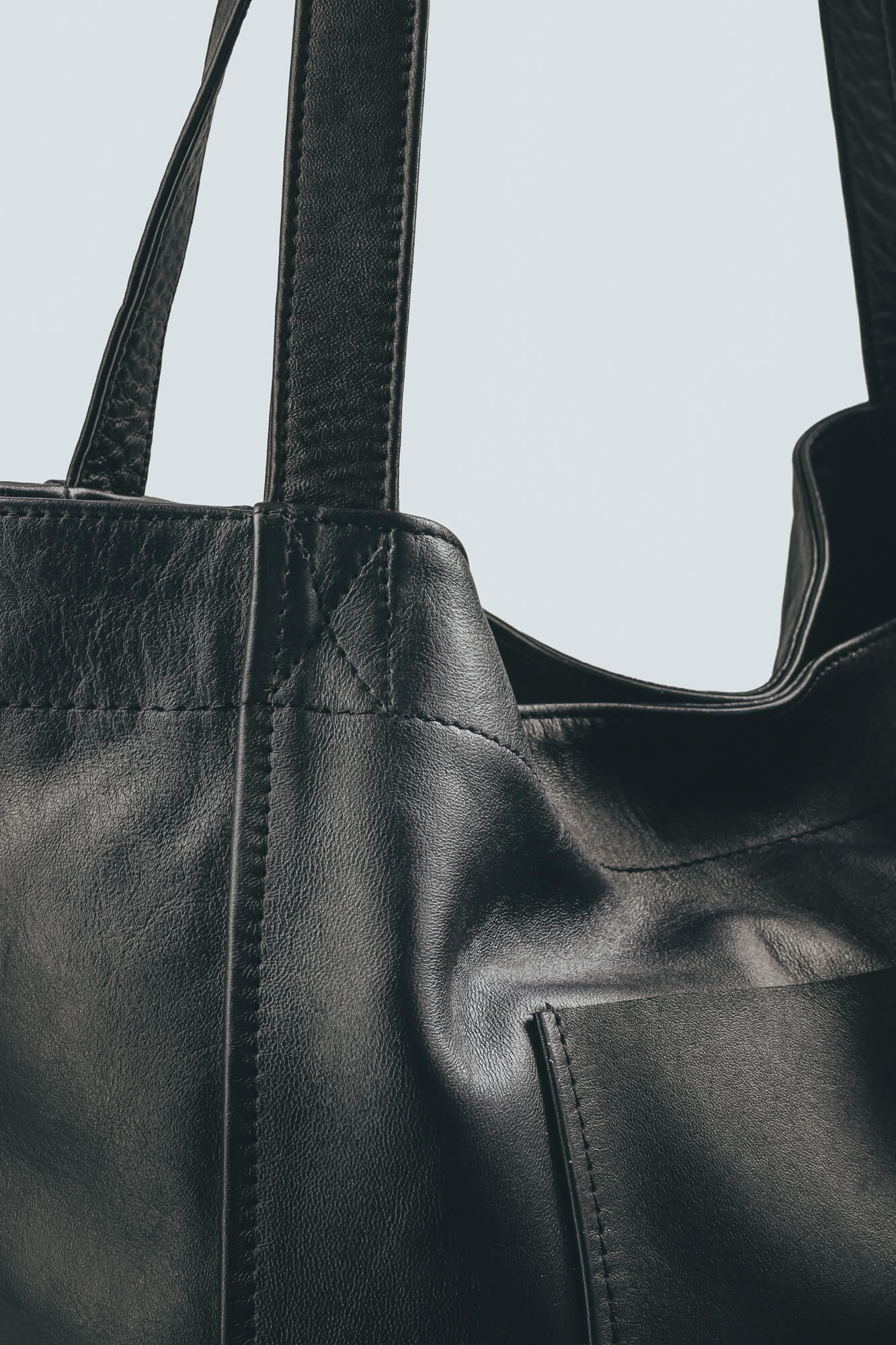 Soft Leather Maxi Tote Black with Zipper