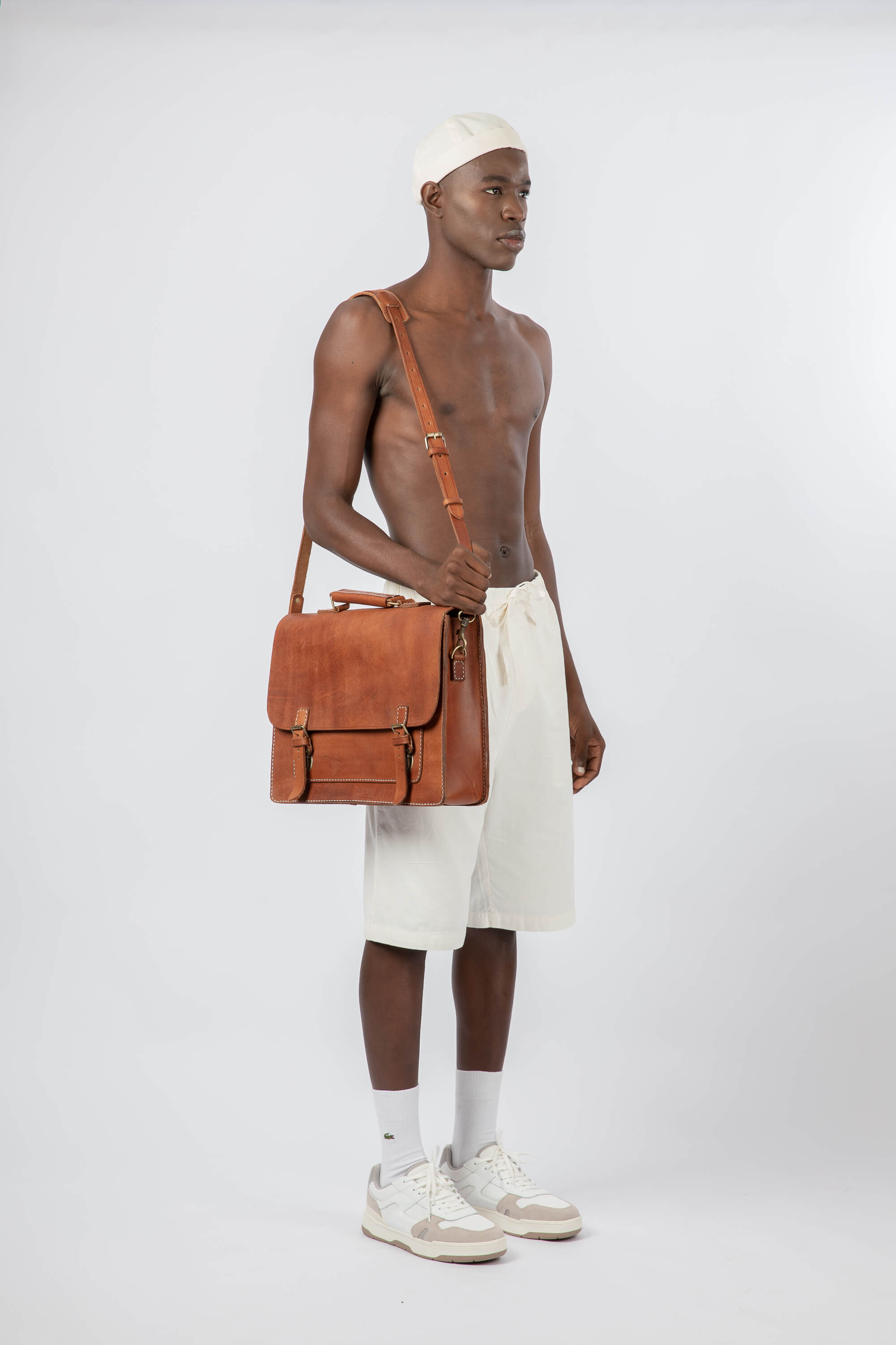 Cognac store messenger bag